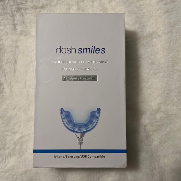 DASH SMILES TEETH WHITENER - Picture 1 of 3